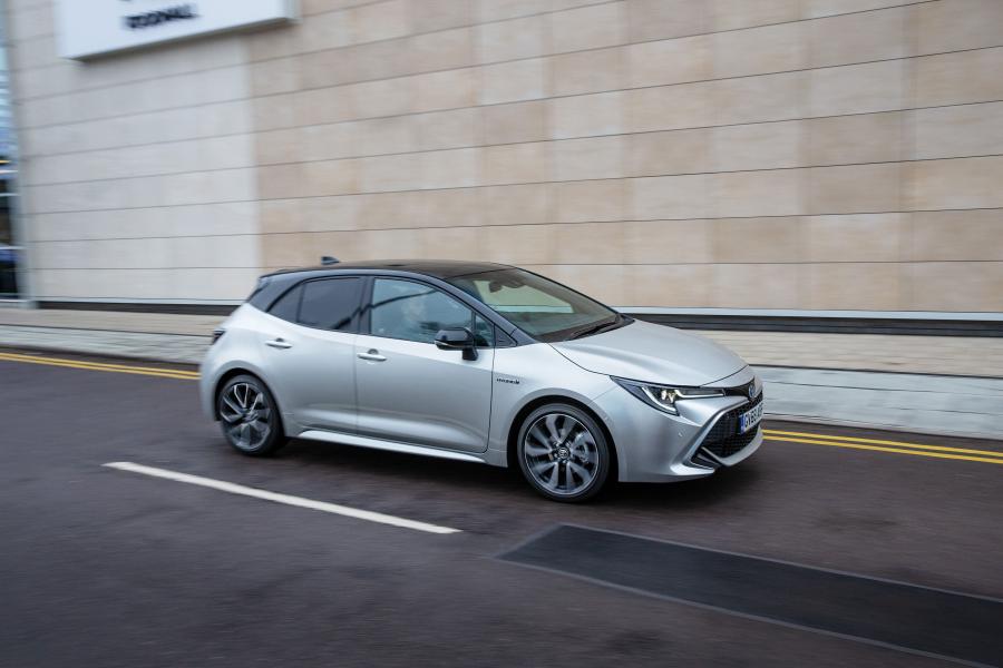  Toyota Corolla Hybrid 2019 года  (UK) (фото 23 из 40)